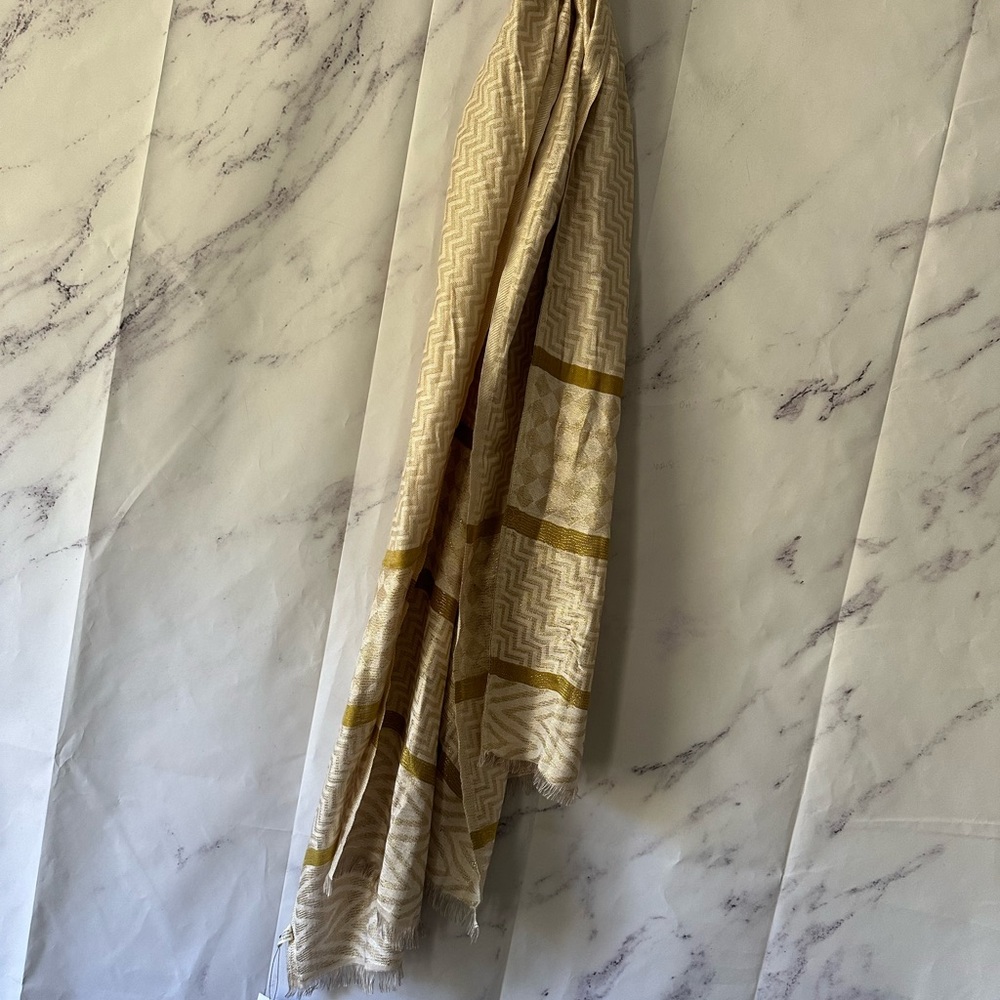 CREAM & GOLD FRINGE END SCARF - NWT - Picture 2 of 6